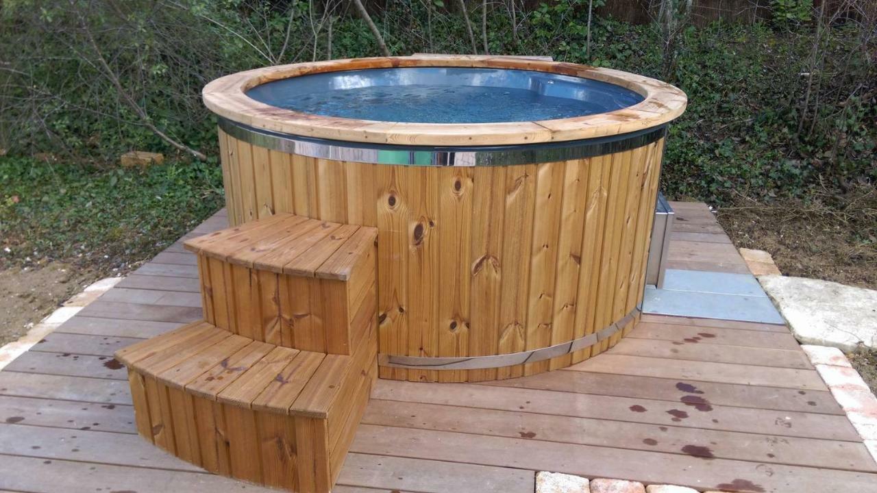 Spa Cabanon De Charme - Le Garagai Meyreuil Eksteriør billede